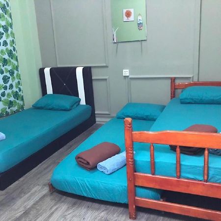 Ny Tropical Backpackers Hostel Desaru Exterior photo